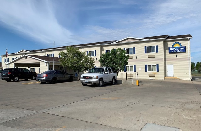 Days Inn & Suites by Wyndham Williston