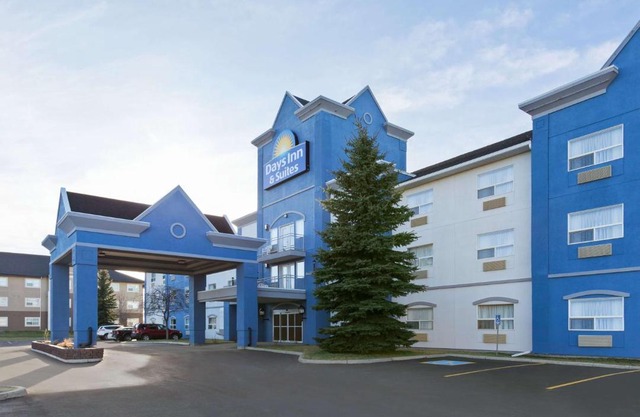 Days Inn & Suites by Wyndham Brooks