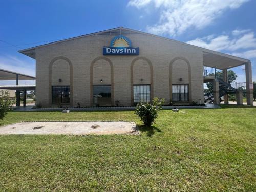 Days Inn & Suites by Wyndham - Canton First Monday Trade Days