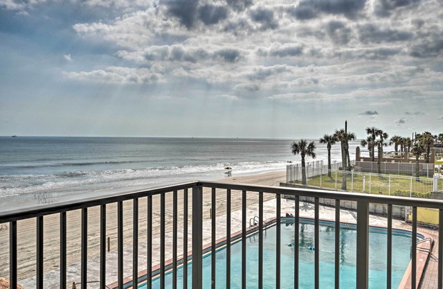 Daytona Beach Studio w/Pool + Ocean Access!