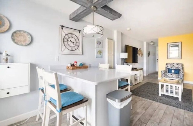 Daytona Beach Oceanfront complex with 1 br/2 Full baths