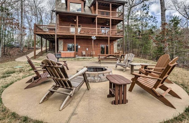 Daze Off- Spectacular Views | Large Hot Tub | Outdoor Fire Pit