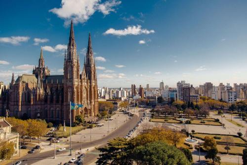 Dazzler by Wyndham La Plata