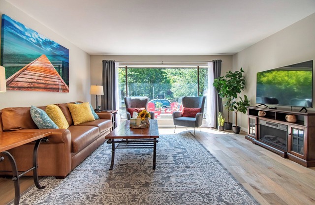 Dazzling Home in Queen Anne near Space Needle!