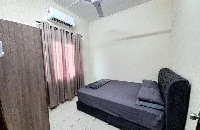 DC Garden Homestay 5 with Netflix, WiFi & Private Balcony in Shah Alam