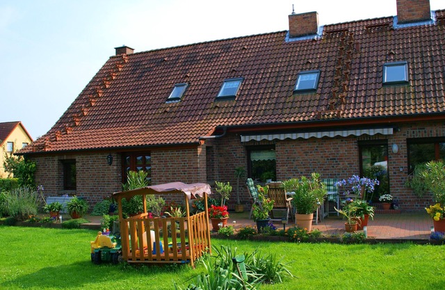 CLOSE TO THE BEACH, FAMILY FRIENDLY, LARGE PLOT