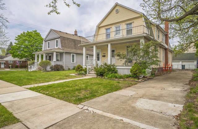 Dearborn Den: Cozy Flat for Fall Travelers, Where Fall Memories Are Made