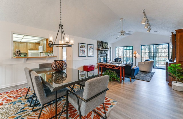 Deck & Community Perks: Sky Valley Home!