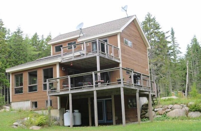 Deep Cove - A cozy post and beam cottage
