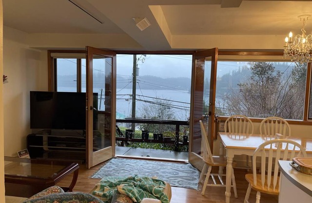 Deep Cove Semi Water Front Luxury Entire apartment