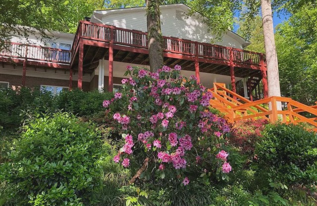 Deep Water Lake Norman Home w/ Double Level Dock & Much More-Sleep 12 + Kids