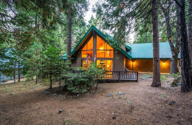 Deer Haven- Boat parking & large deck areas!