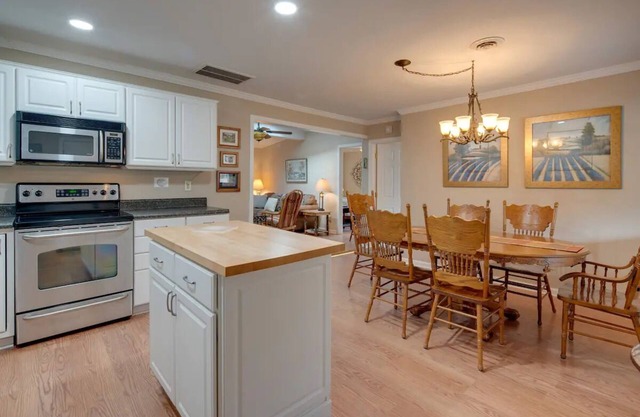 Deer Meadow Cabinn~Lake Lure~nBook Now for Fall Leaves, Apples & Crisp Air!