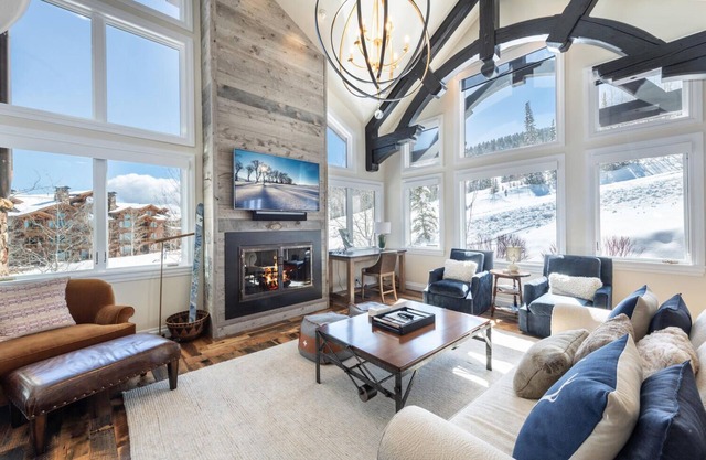 Deer Valley luxury mountainside escape, outdoor seating, private hot tub, walk to hiking trails