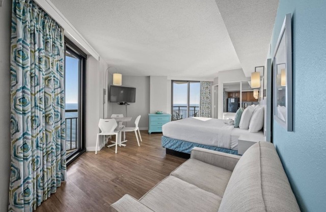 Deja View! Updated King Suite w/2 Balconies-Wow!