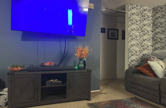 Del Mar - Cozy, Beach 5mi - 3-bedroom /2 Bath