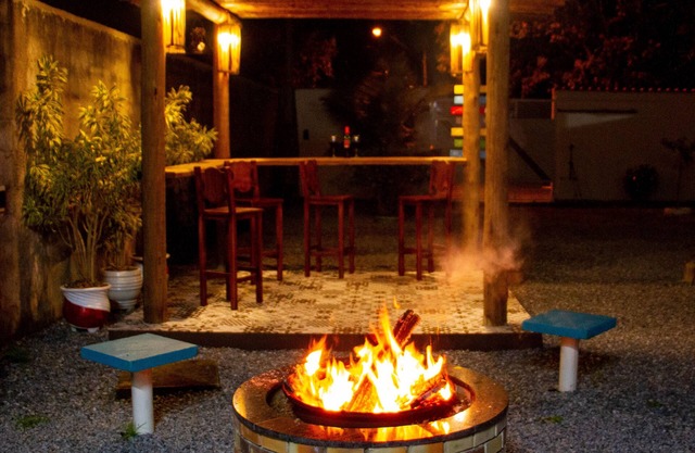 Delicatessen in Peruíbe with swimming pool sleeps 16 - by ReservaPraia