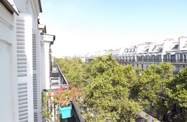 Delicious and bright apartment in The Heart of Paris Center