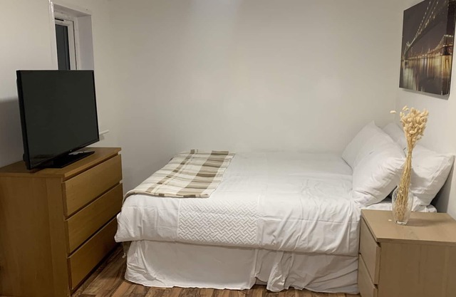 Delightful 1 Bedroom Holiday Home