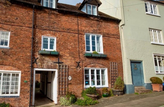 Delightful 2 bed town house in historic Ludlow.