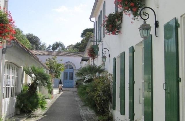 Delightful 3 bedroom, 2 bathroom stone cottage with unlimited wi-fi