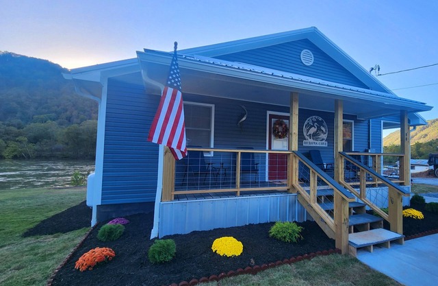 Delightful 3-bedroom Home on the New River