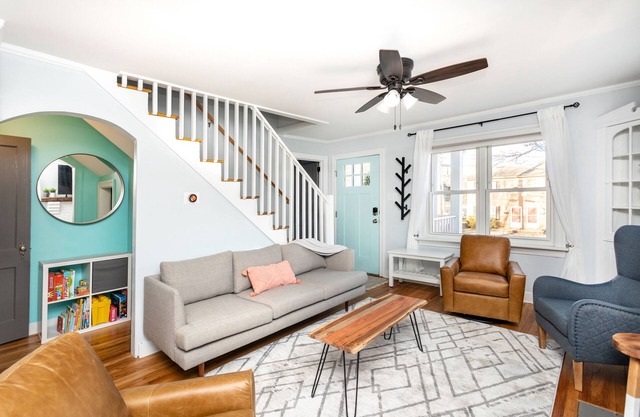 Delightful 5-bedroom residence near downtown Charlottesville. Pet-friendly!