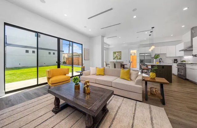 Delightful 5-bedroom villa by Hollywood