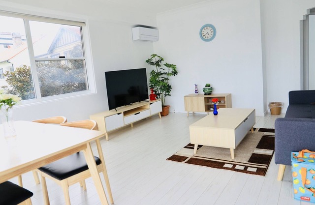 Delightful apartment with breathtaking Sydney Harbour views.
