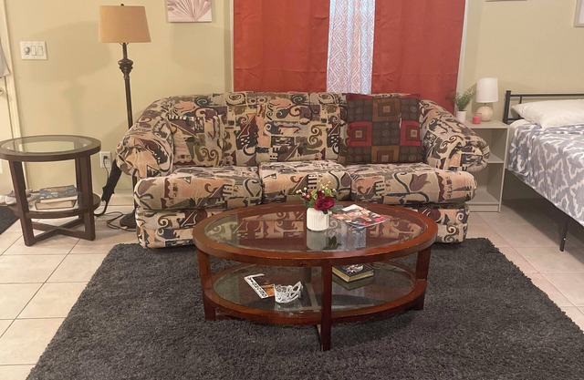 Delightful Atlanta family- sized apt. Sleeps 6 & pet friendly.