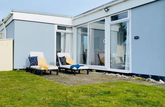 Delightful chalet, overlooking estuary!