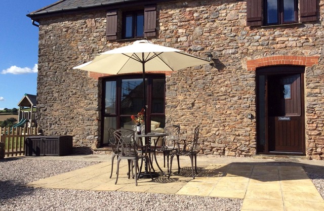 Delightful Cottage, indoor pool, family/pet friendly, access to beaches & moors