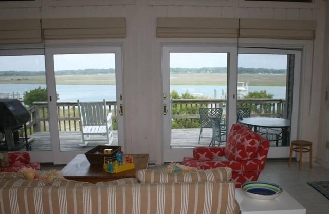 Delightful Cottage on Figure 8 Island--with dock on sound, boardwalk to ocean