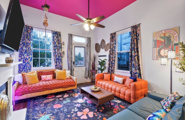 Delightful Design & Cowboy Pool by French Quarter, Delightful Renovated Victorian by French Quarter