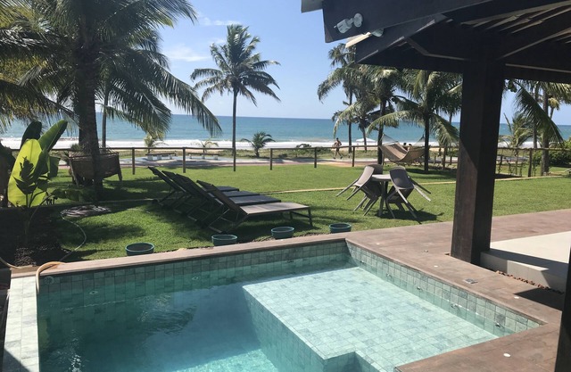 Delightful seafront house with 5 suites, salinized pool, gourmet area