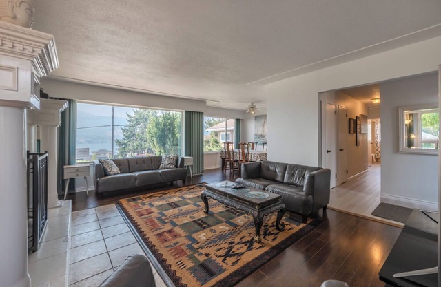 Delightful Sunny Okanagan Lakeview Naramata Bench Home FarmStatusnoRestrictions