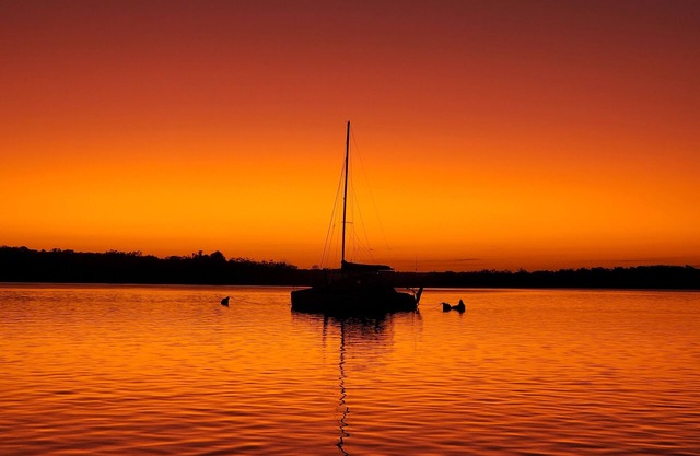 Delightful three bedroom unit by the beach. Beautiful sunsets