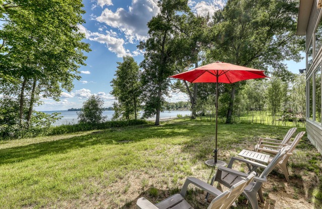 Delightful Waterfront Escape W/Three Kayaks, Free WiFi, Beach Access & More