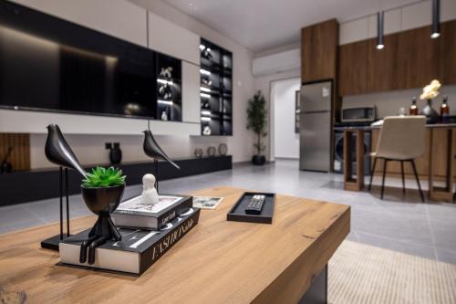 Delmar Luxury 2BR Apartment 7