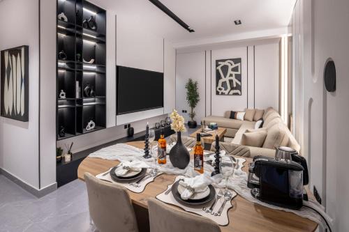 Delmar Luxury 3BR Apartment 6