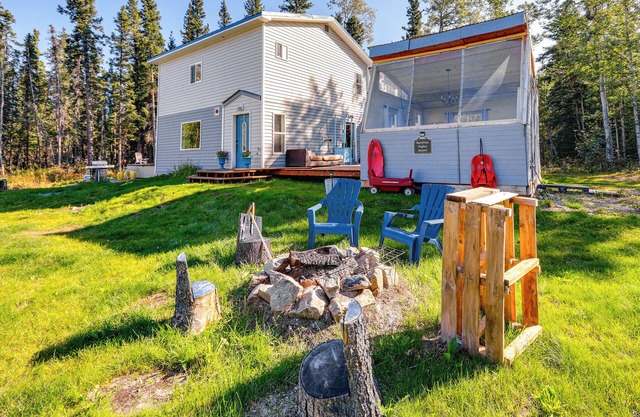 Delta Junction Retreat w/Northern Lights Cabin!
