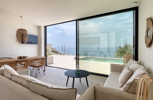 Delta VIlla | S Cave Villas Seaside Karystos