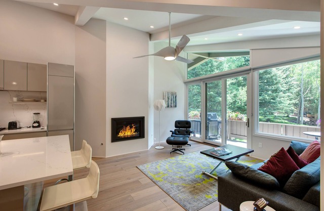 Deluxe 2 Bedroom Apartments at Resort with Outdoor Pool & Hot Tub