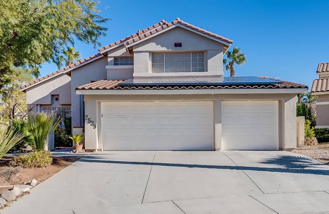 Deluxe 4 Bed/3 Bath with Heated Pool close to the strip