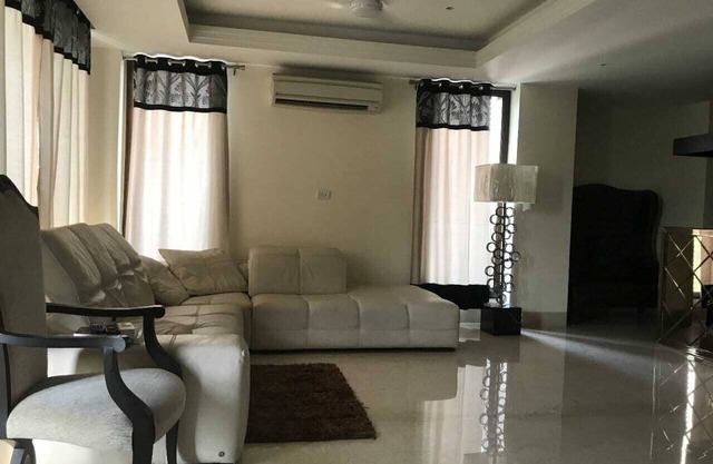 Deluxe 4 Bedroom Apartment