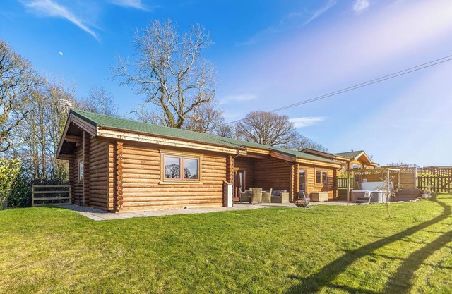 Deluxe and spacious lodge finished to the highest standard.