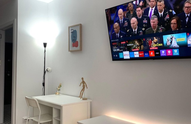 Deluxe Central Apartment