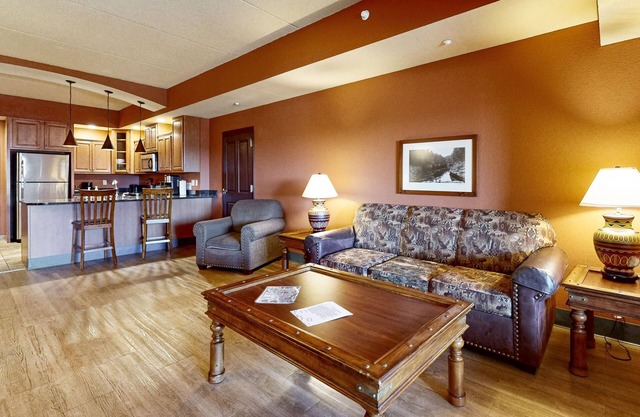 Deluxe condo with in-room Jacuzzi, two fireplaces, & full kitchen