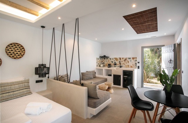 Deluxe family room in Naxos town (shared pool)