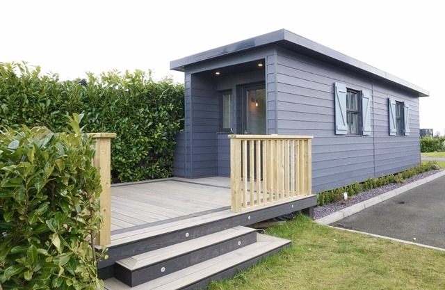 Deluxe Holiday Cabin